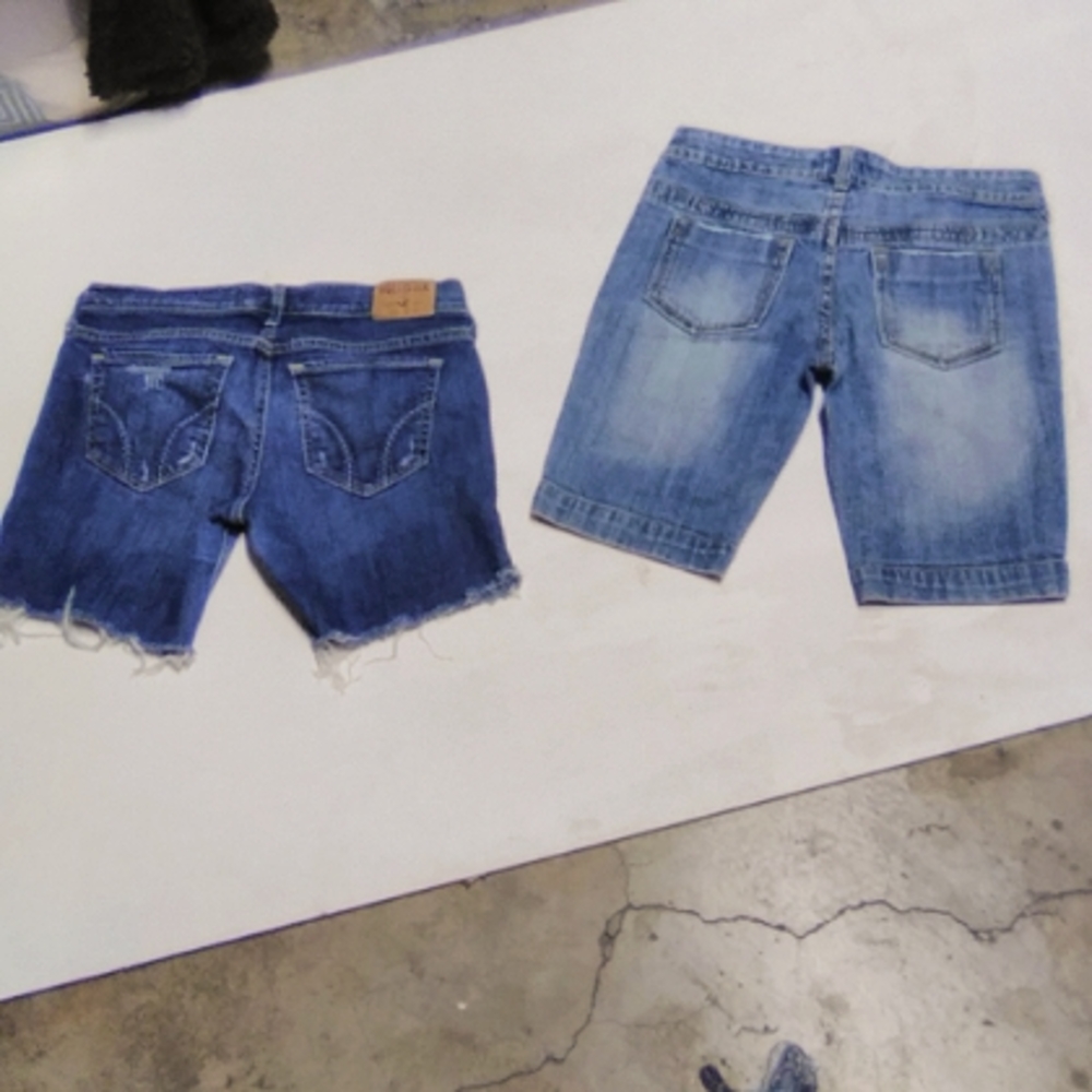 🍭Hollister/wet seal 2 pair bundle of jean shorts bundle size 1 and 26 waist